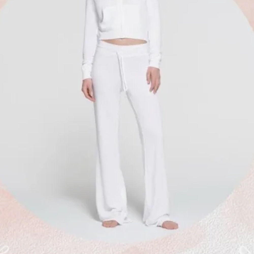 Skims light French terry flare pant in snow!